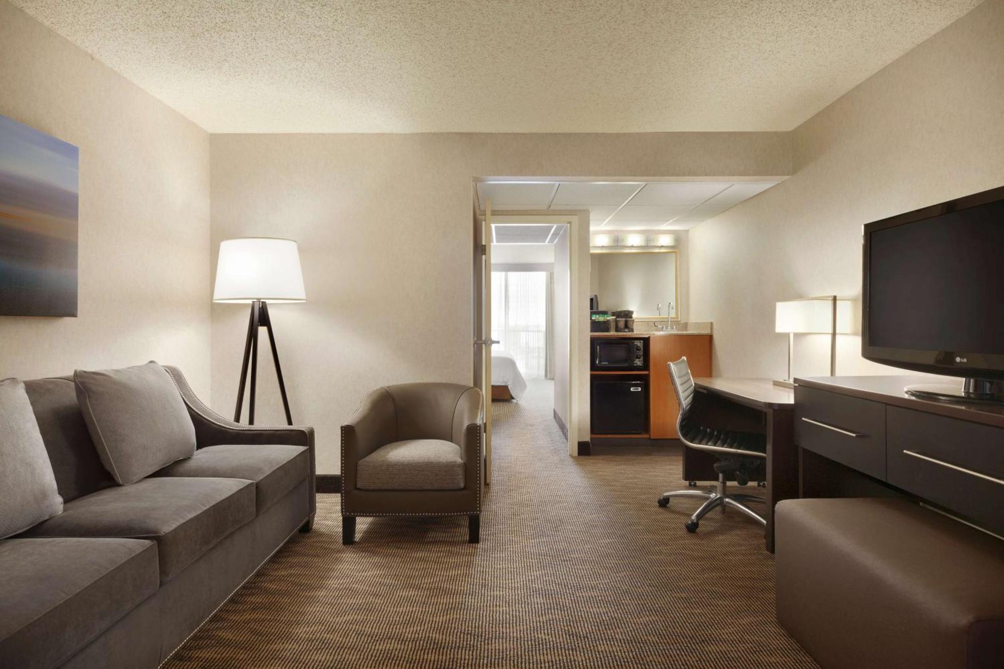 Embassy Suites By Hilton Oklahoma City Will Rogers Airport Exterior photo