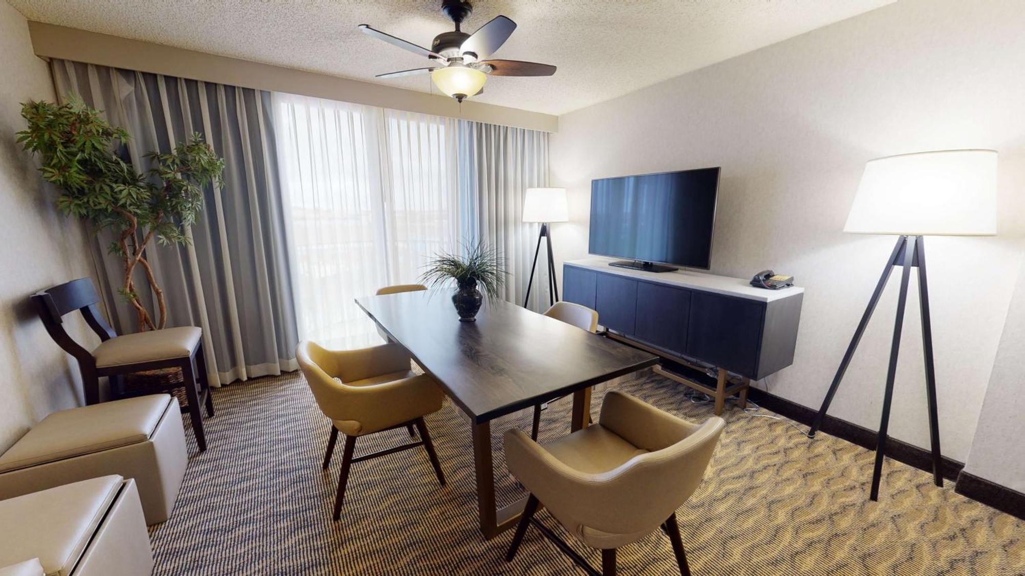 Embassy Suites By Hilton Oklahoma City Will Rogers Airport Exterior photo