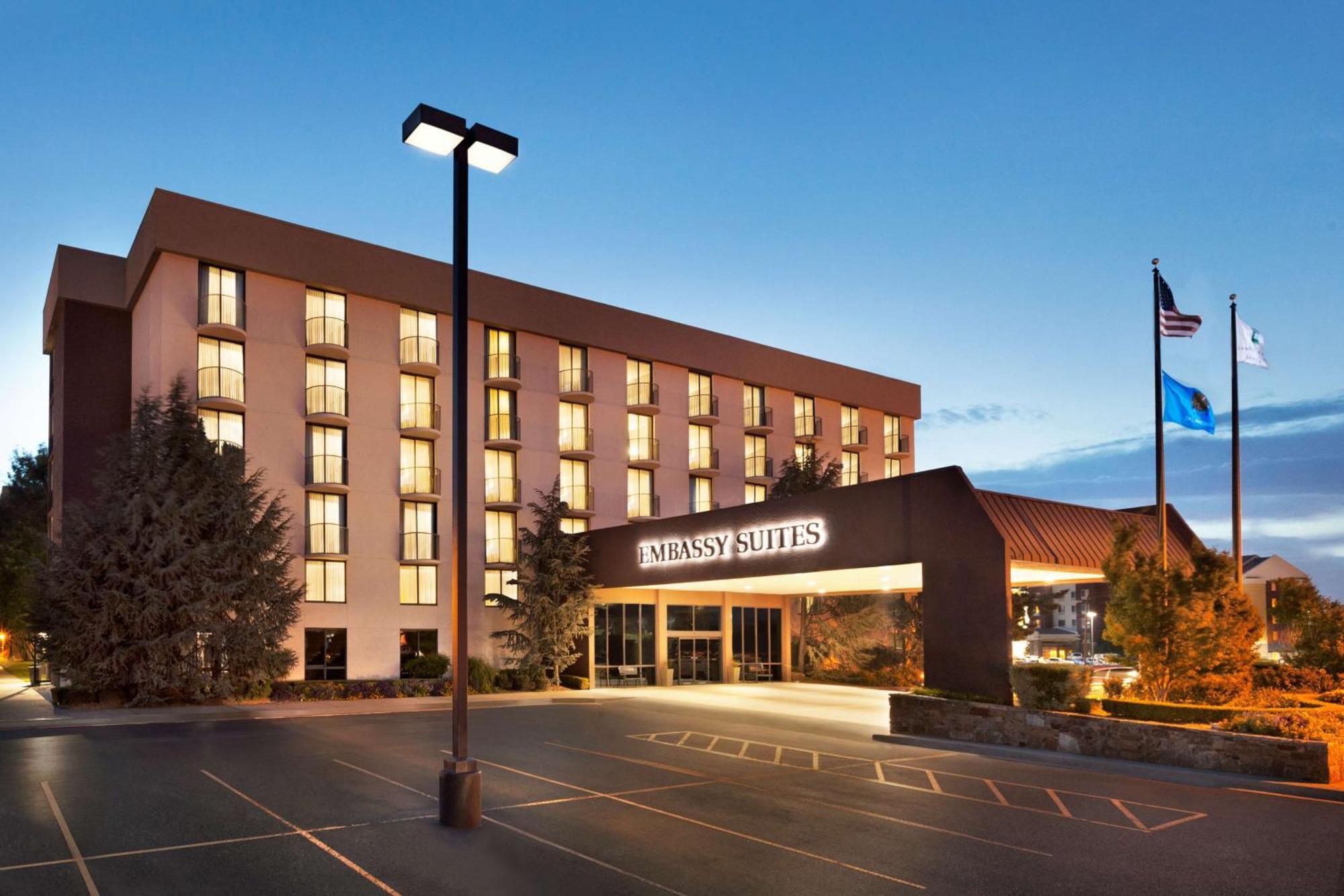 Embassy Suites By Hilton Oklahoma City Will Rogers Airport Exterior photo