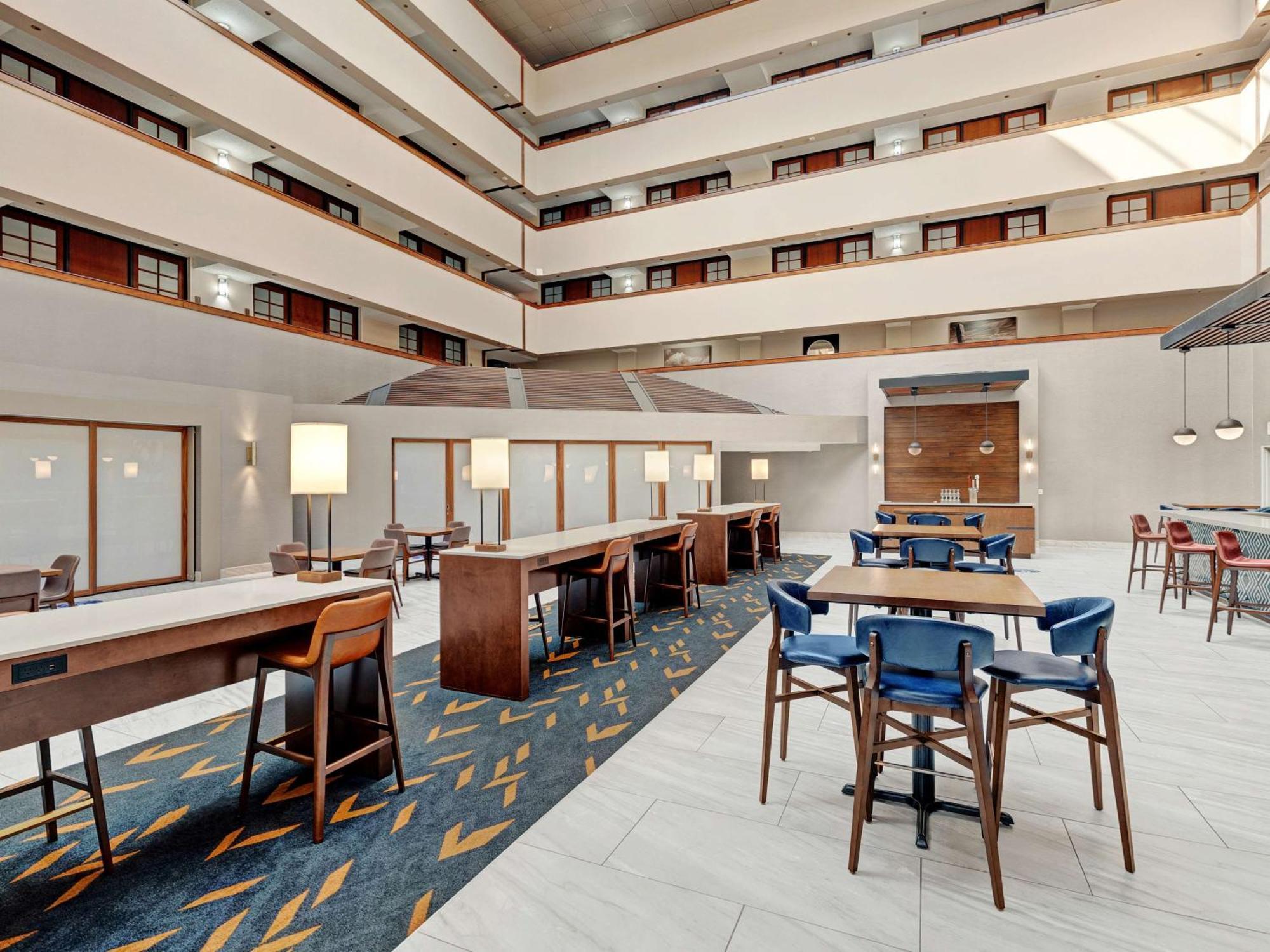 Embassy Suites By Hilton Oklahoma City Will Rogers Airport Exterior photo
