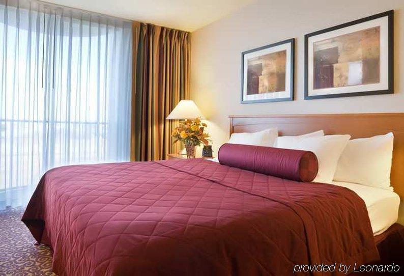 Embassy Suites By Hilton Oklahoma City Will Rogers Airport Room photo