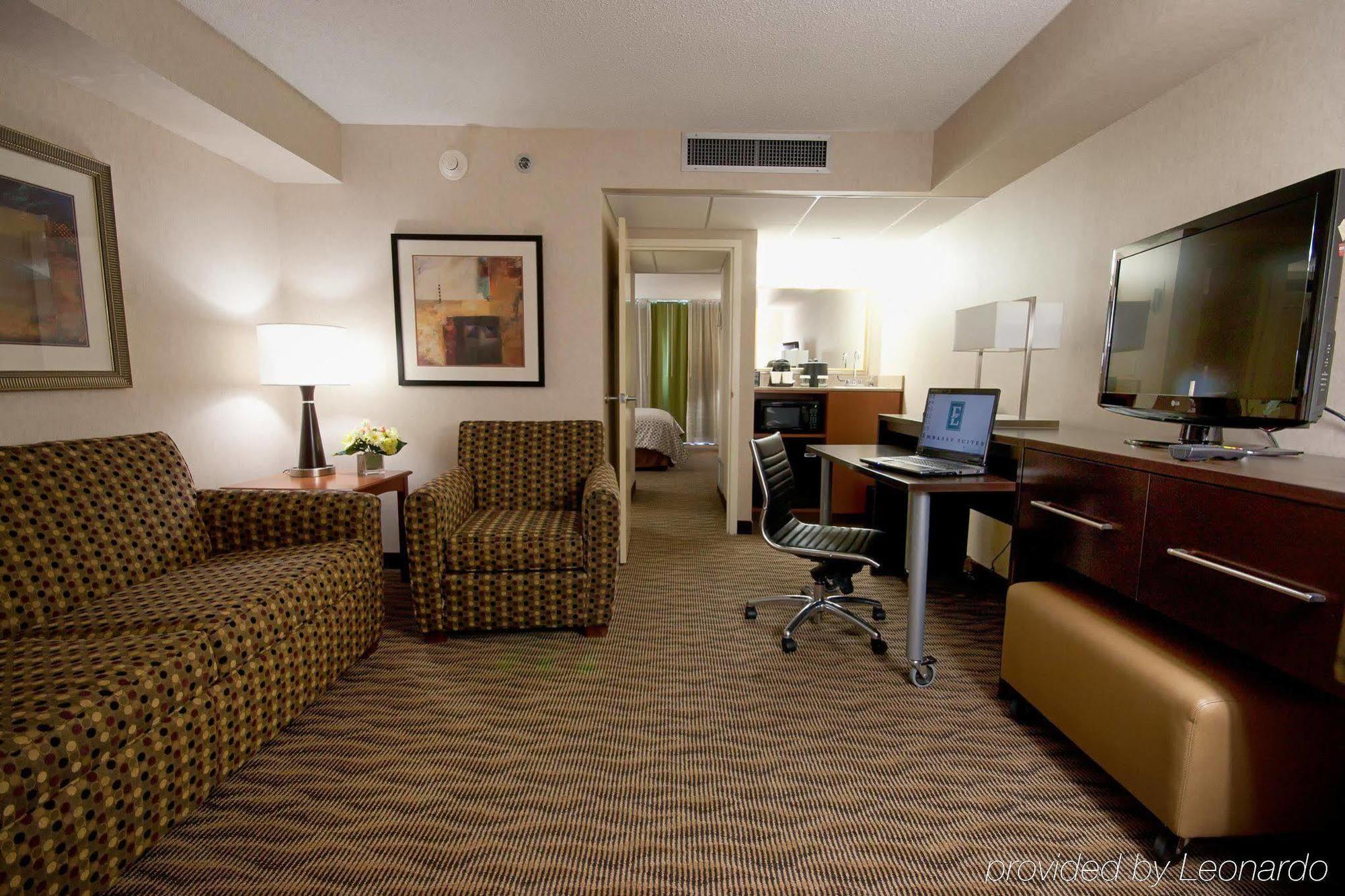 Embassy Suites By Hilton Oklahoma City Will Rogers Airport Exterior photo